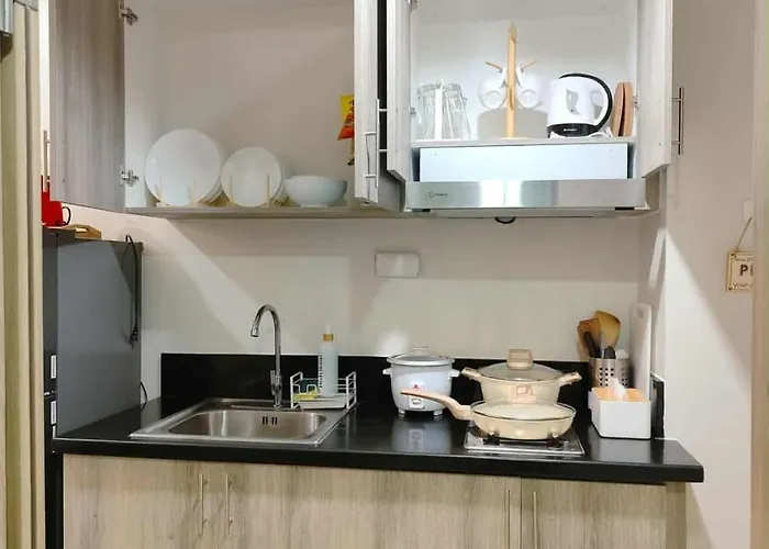 Shore Residences, Walking Distance To Moa And Near Airport *