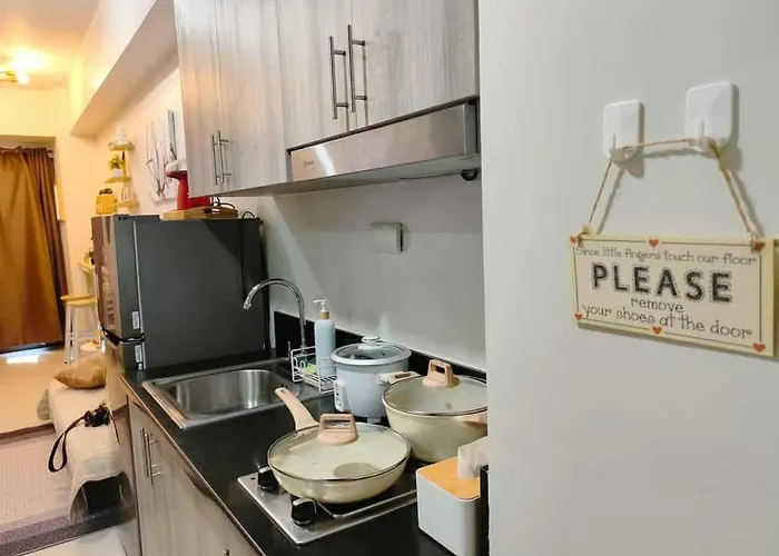 Shore Residences, Walking Distance To Moa And Near Airport Apartment