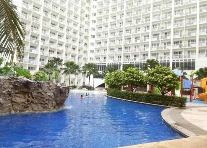 Shore Residences, Walking Distance To Moa And Near Airport Apartment
